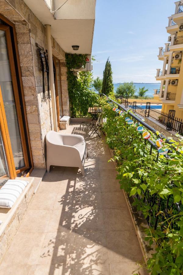Royal Bay Apartments With Self Check-In Sveti Vlas Exteriör bild