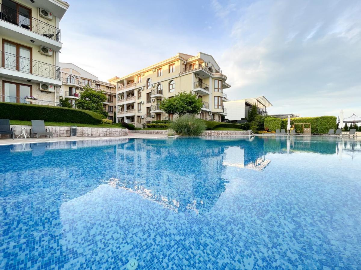 Royal Bay Apartments With Self Check-In Sveti Vlas Exteriör bild