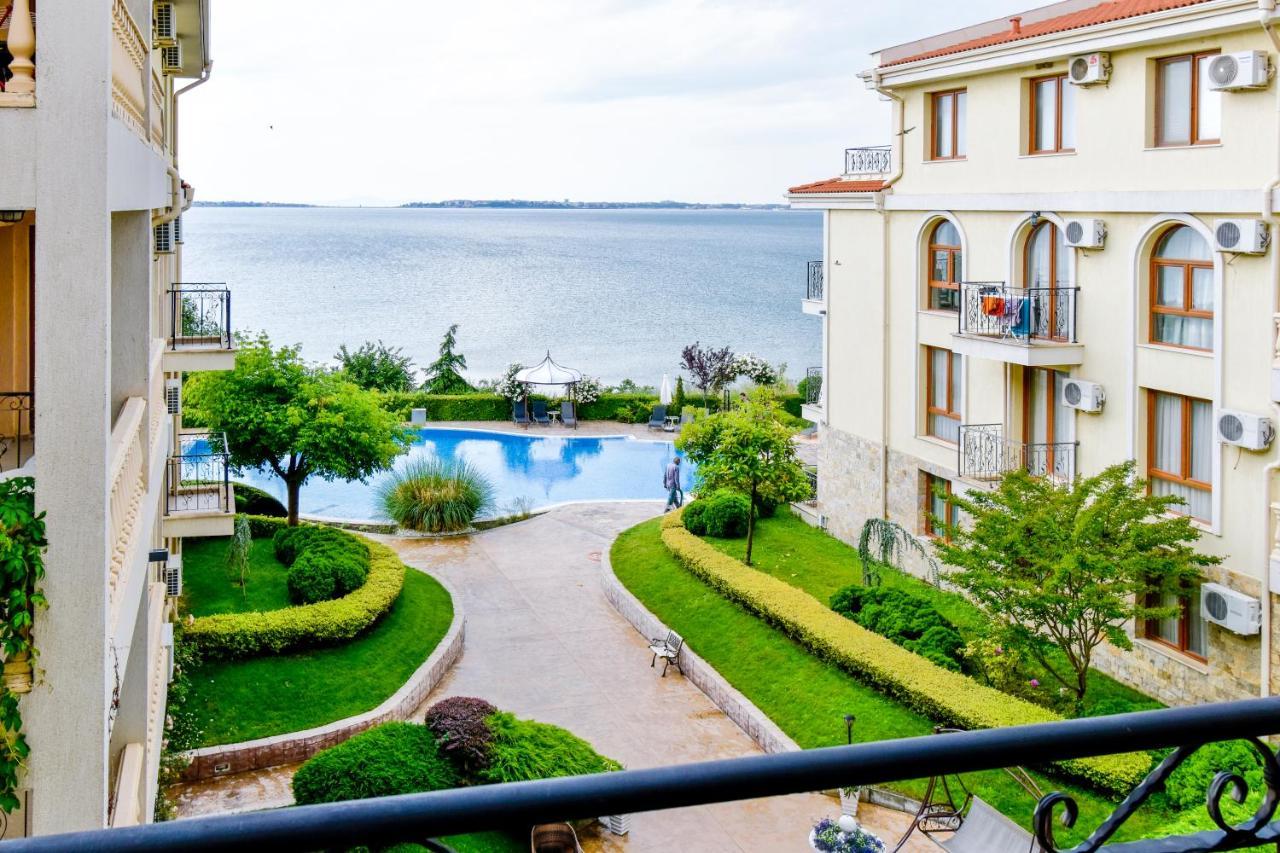 Royal Bay Apartments With Self Check-In Sveti Vlas Exteriör bild