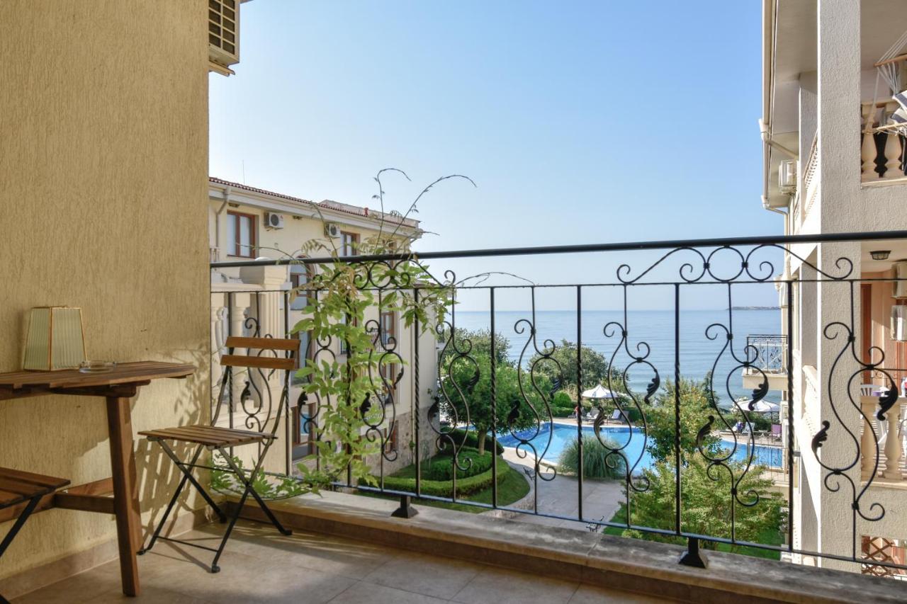 Royal Bay Apartments With Self Check-In Sveti Vlas Exteriör bild