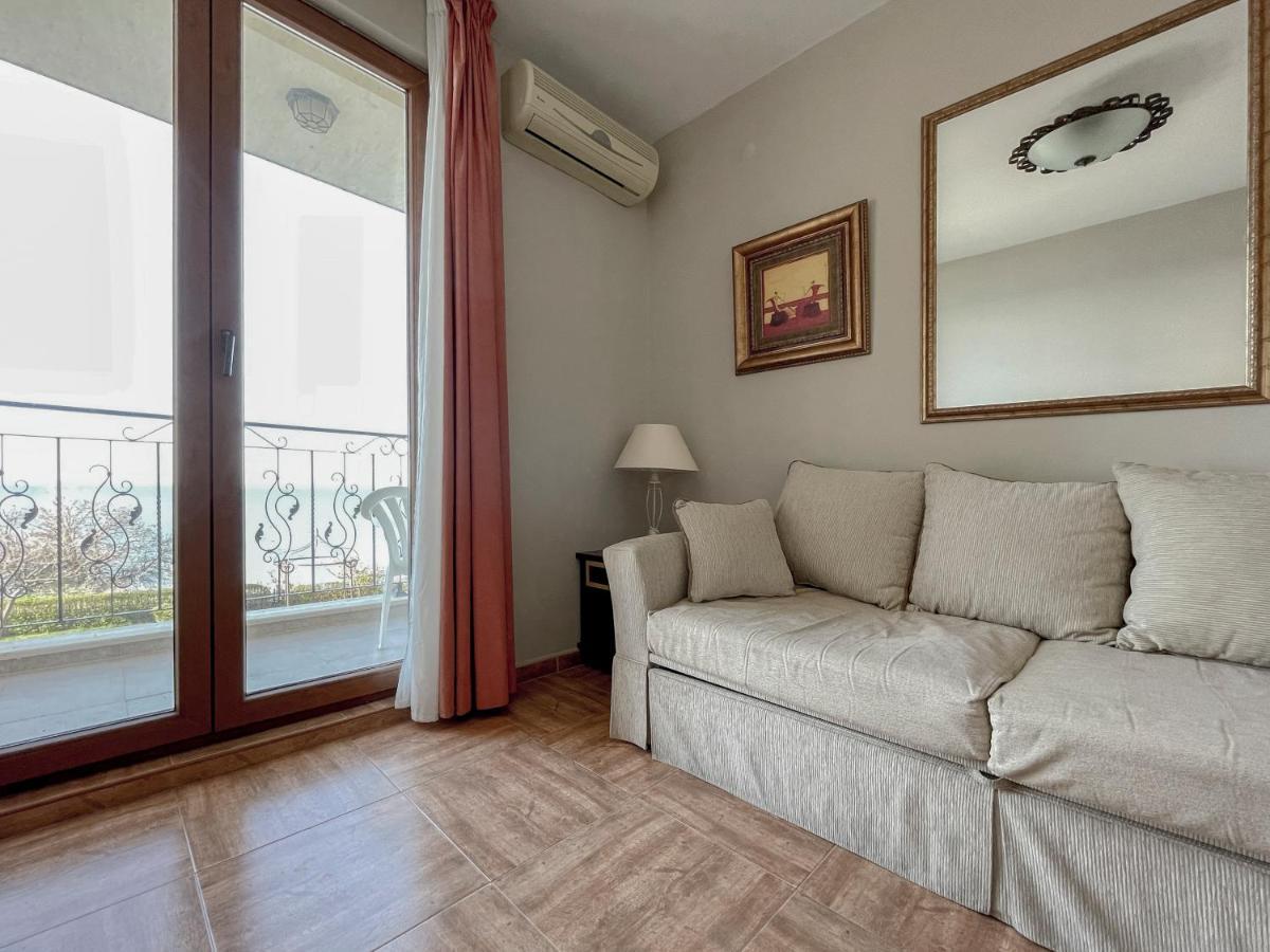 Royal Bay Apartments With Self Check-In Sveti Vlas Exteriör bild